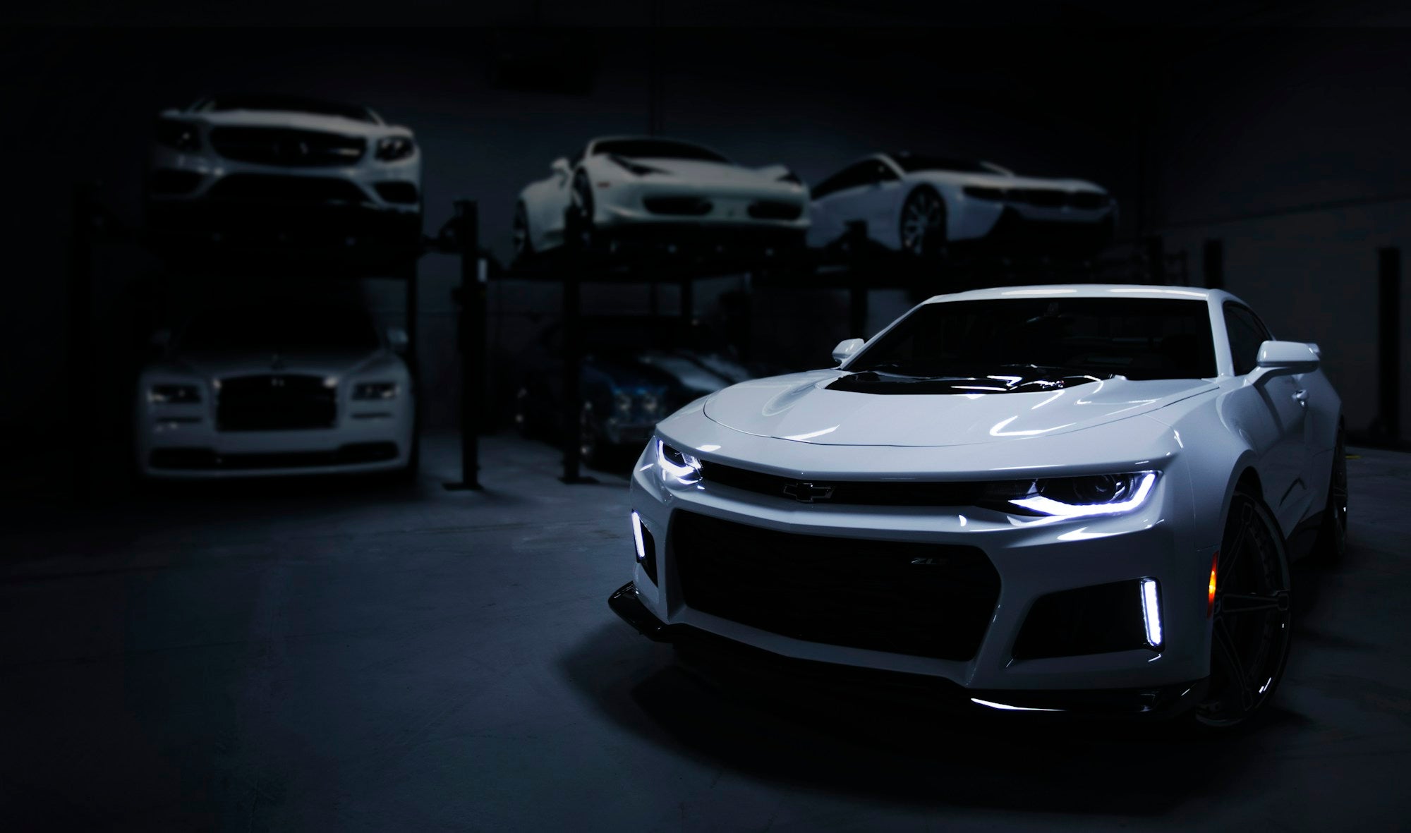 Black sports car night — MotorPlug UK delivery section